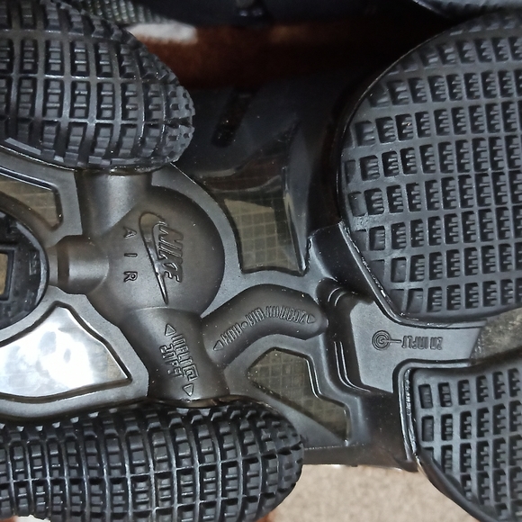 Nike Lebron Xix - Picture 9 of 15